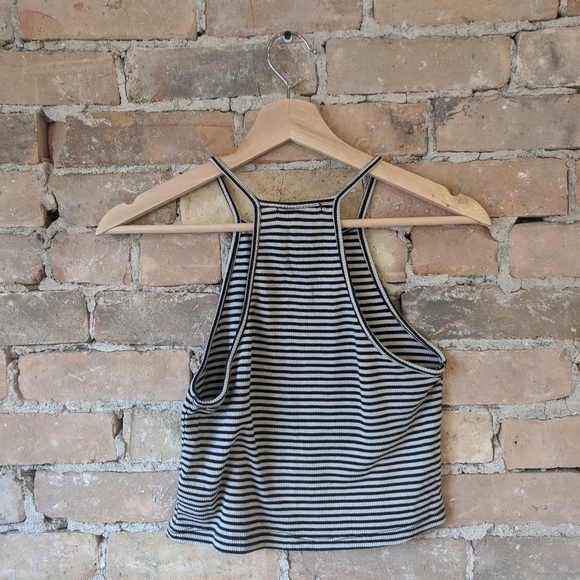 Brandy Melville Crop Top - Picture 3 of 6